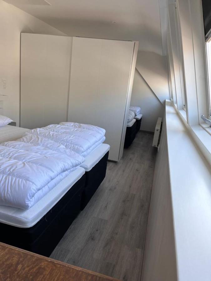 Comfortabele Woning Met Omheinde Tuin Aan Water Voor 12 P Oostburg Exterior foto