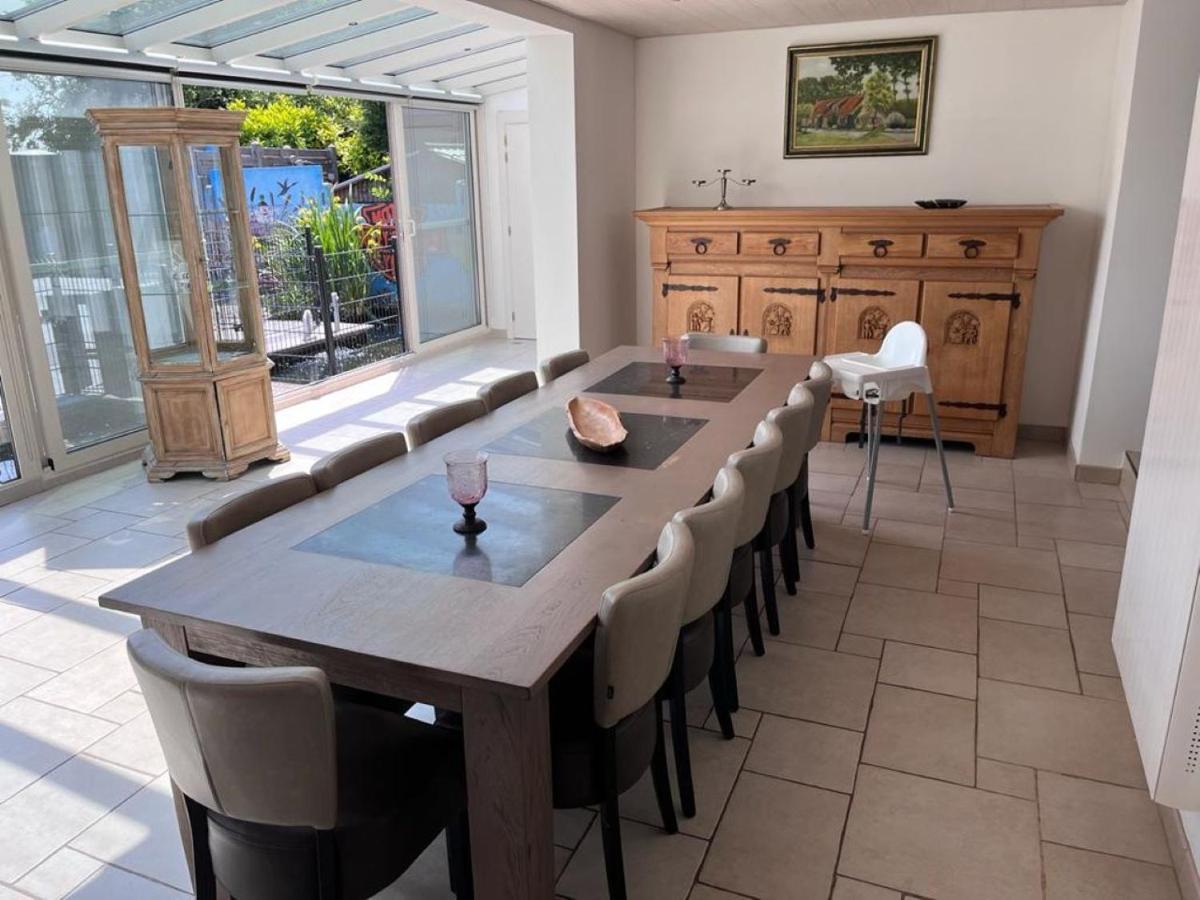 Comfortabele Woning Met Omheinde Tuin Aan Water Voor 12 P Oostburg Exterior foto
